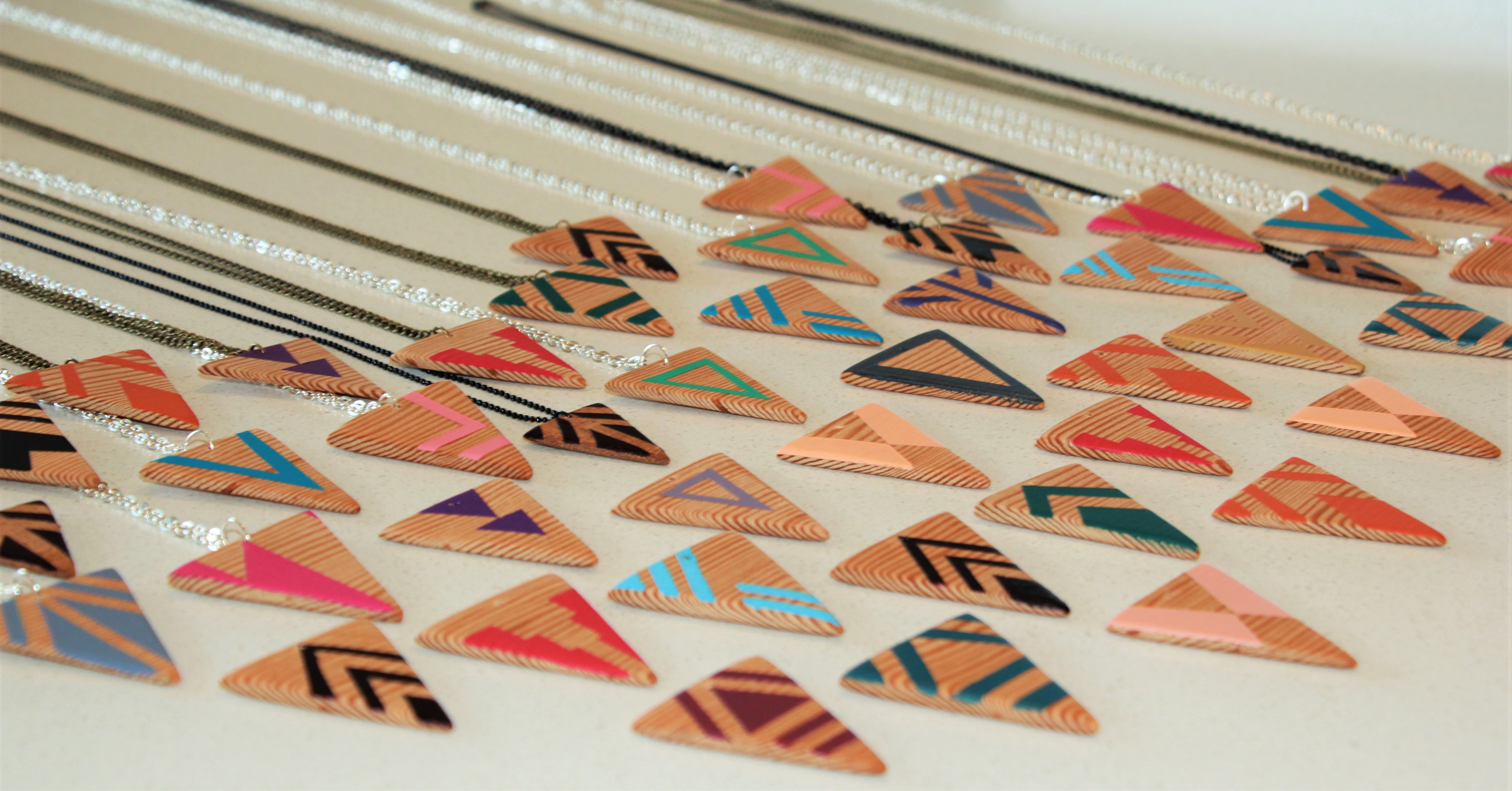 Handmade natural wood pendants by Lila&I.